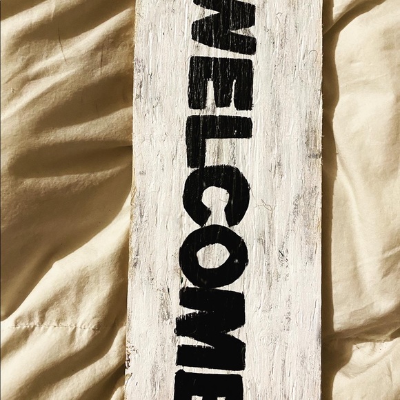 Welcome sign - Picture 2 of 4